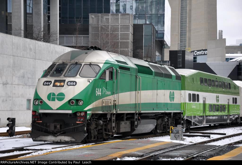 Inbound commuter comes east into Union Station